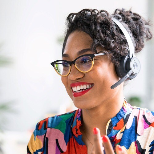 Logitech Zone 900 On-Ear Wireless Bluetooth Headset with advanced noise-canceling microphone, connect up to 6 wireless devices with one receiver, quick access to ANC and Bluetooth - Stereo - 981-001100 - Image 2